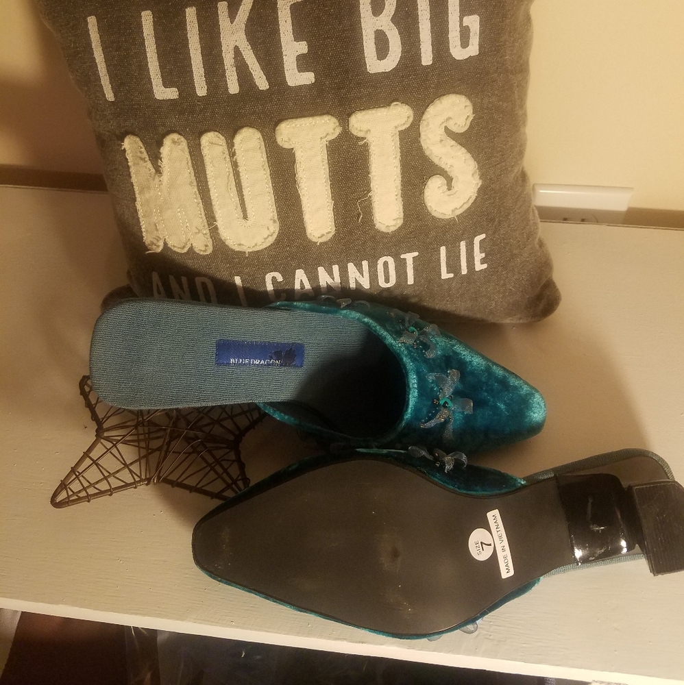 Shoes - Picture 2 of 5